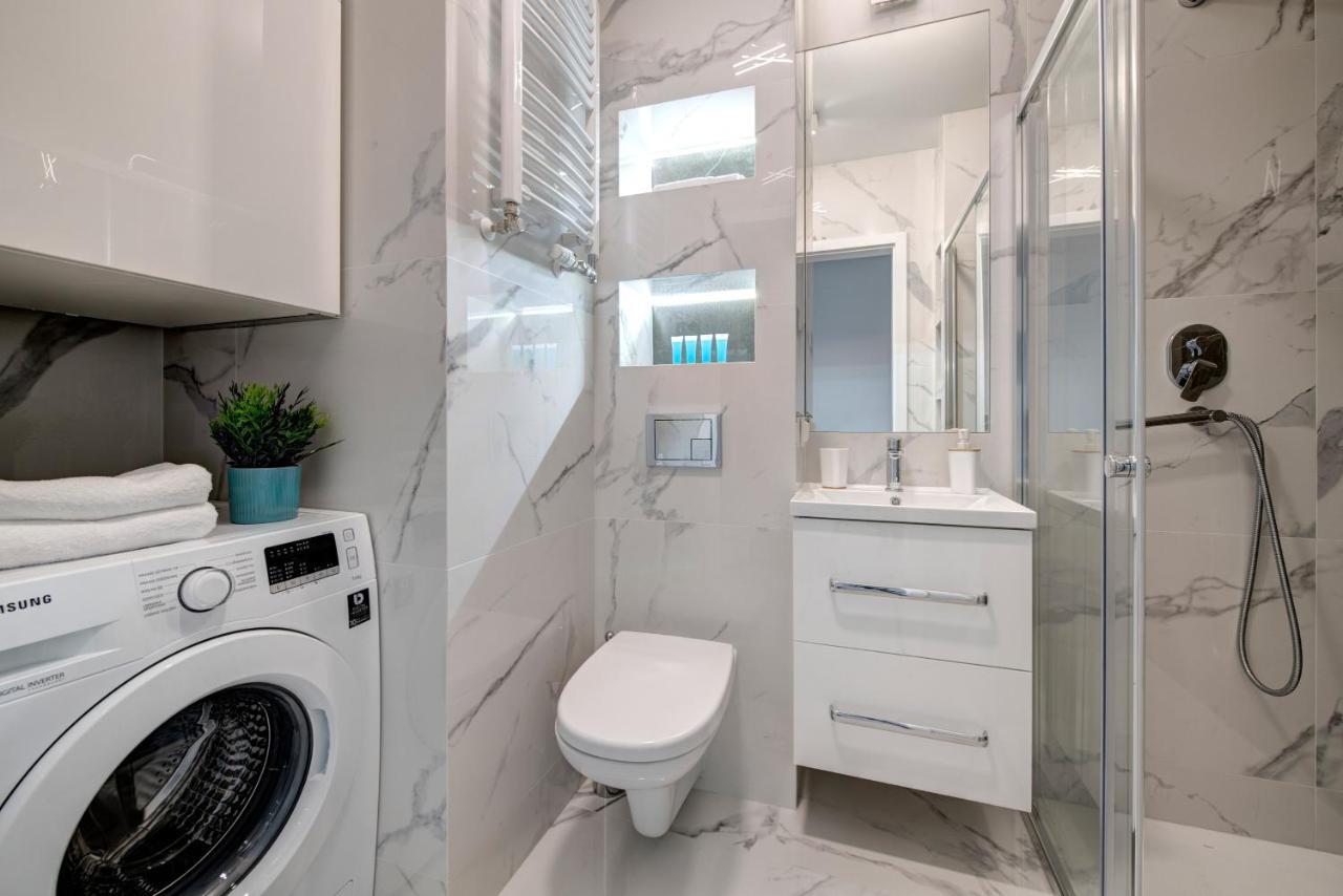 Live & Travel Apartments - Waterlane Island Гданьск Экстерьер фото